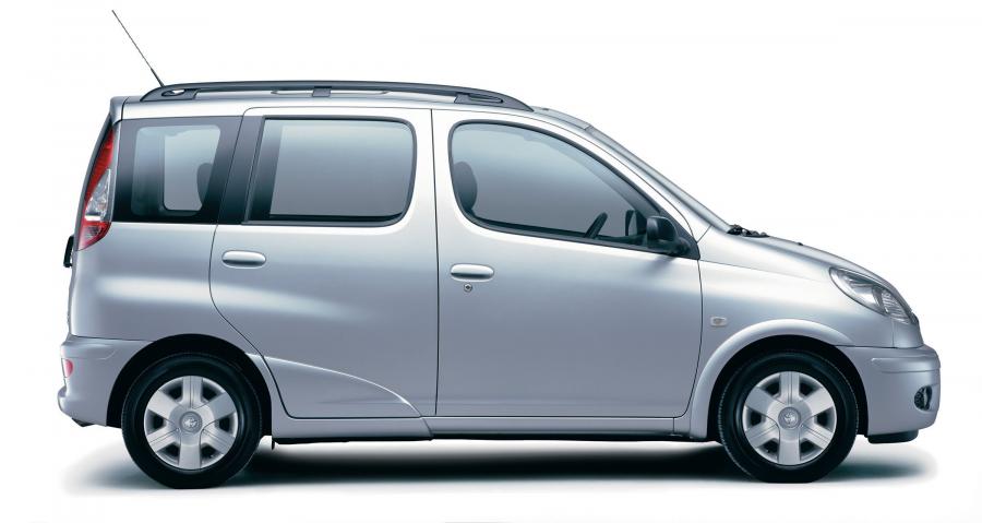  Toyota Yaris Verso 2003 года  (фото 11 из 43)